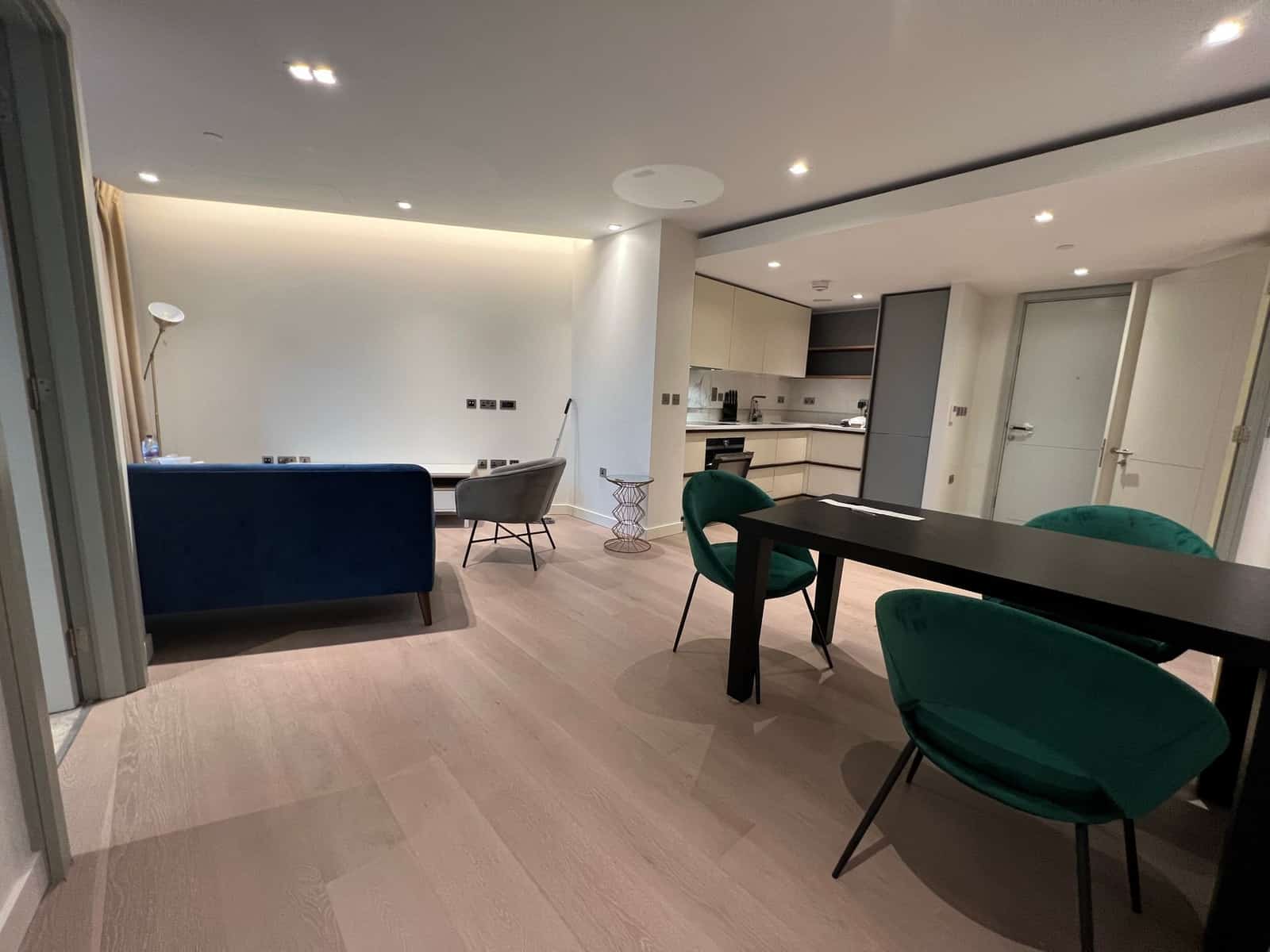 2 Bed Flat, Westmark Tower - Photo 4