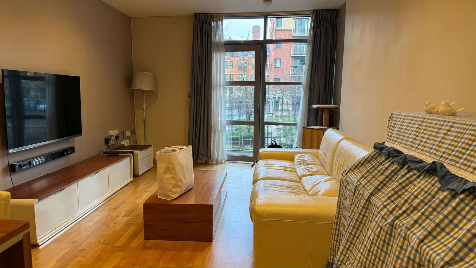 2 Bed Flat, Lock Building - Photo 2