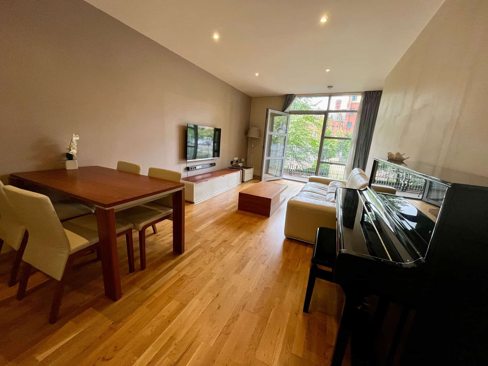 2 Bed Flat, Lock Building - Photo 3