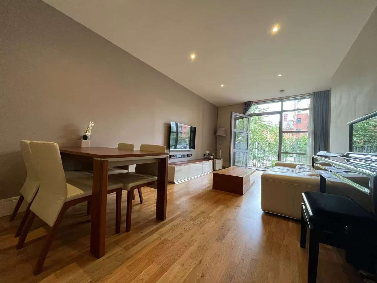 2 Bed Flat, Lock Building - Photo 6