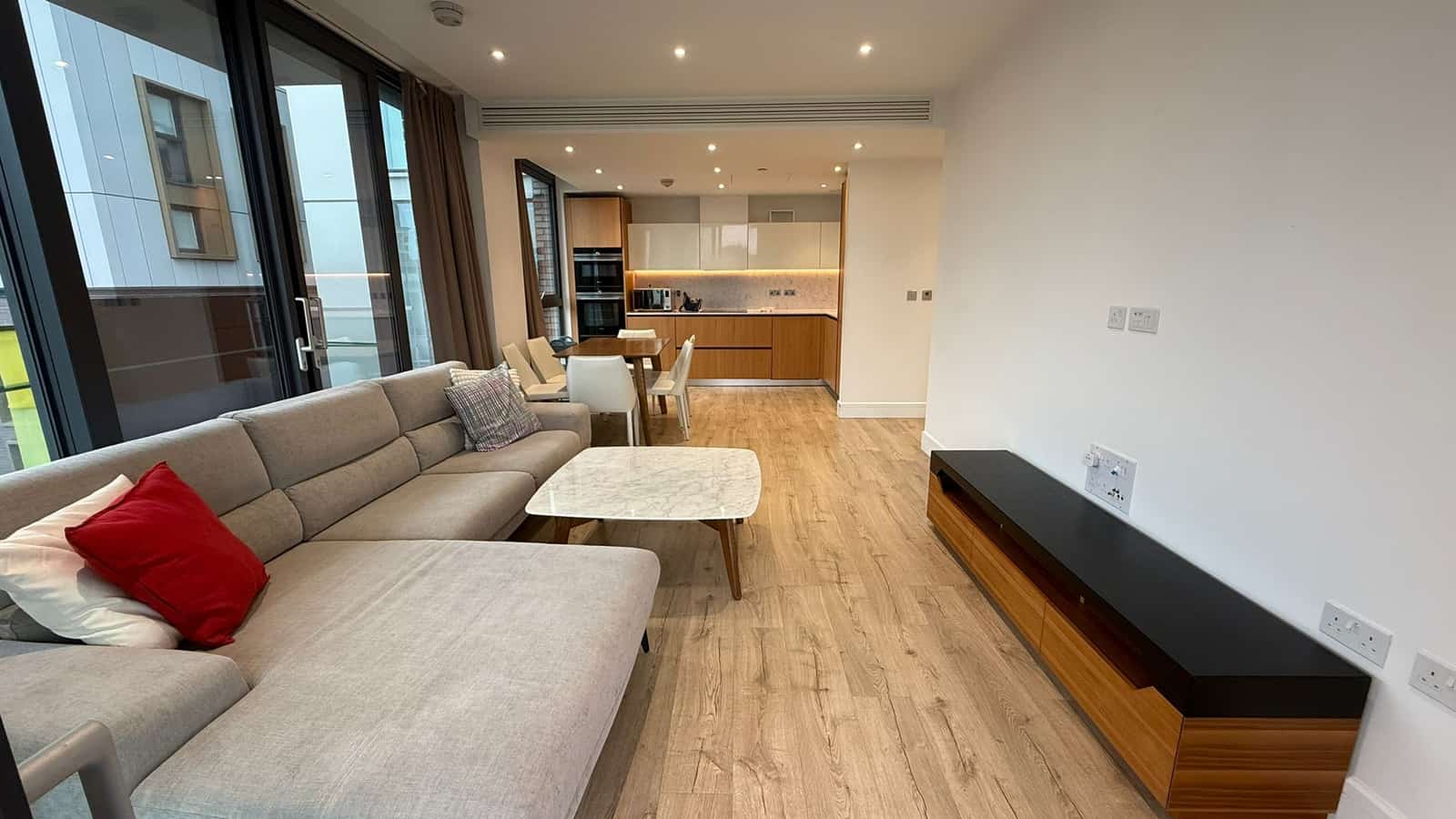3 Bed Flat, Perilla House - Photo 2
