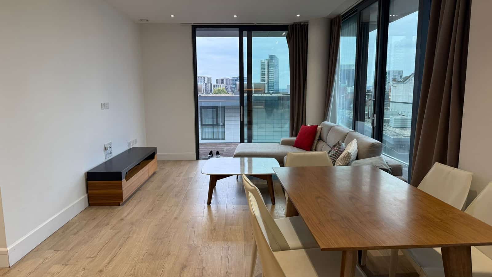 3 Bed Flat, Perilla House - Photo 4