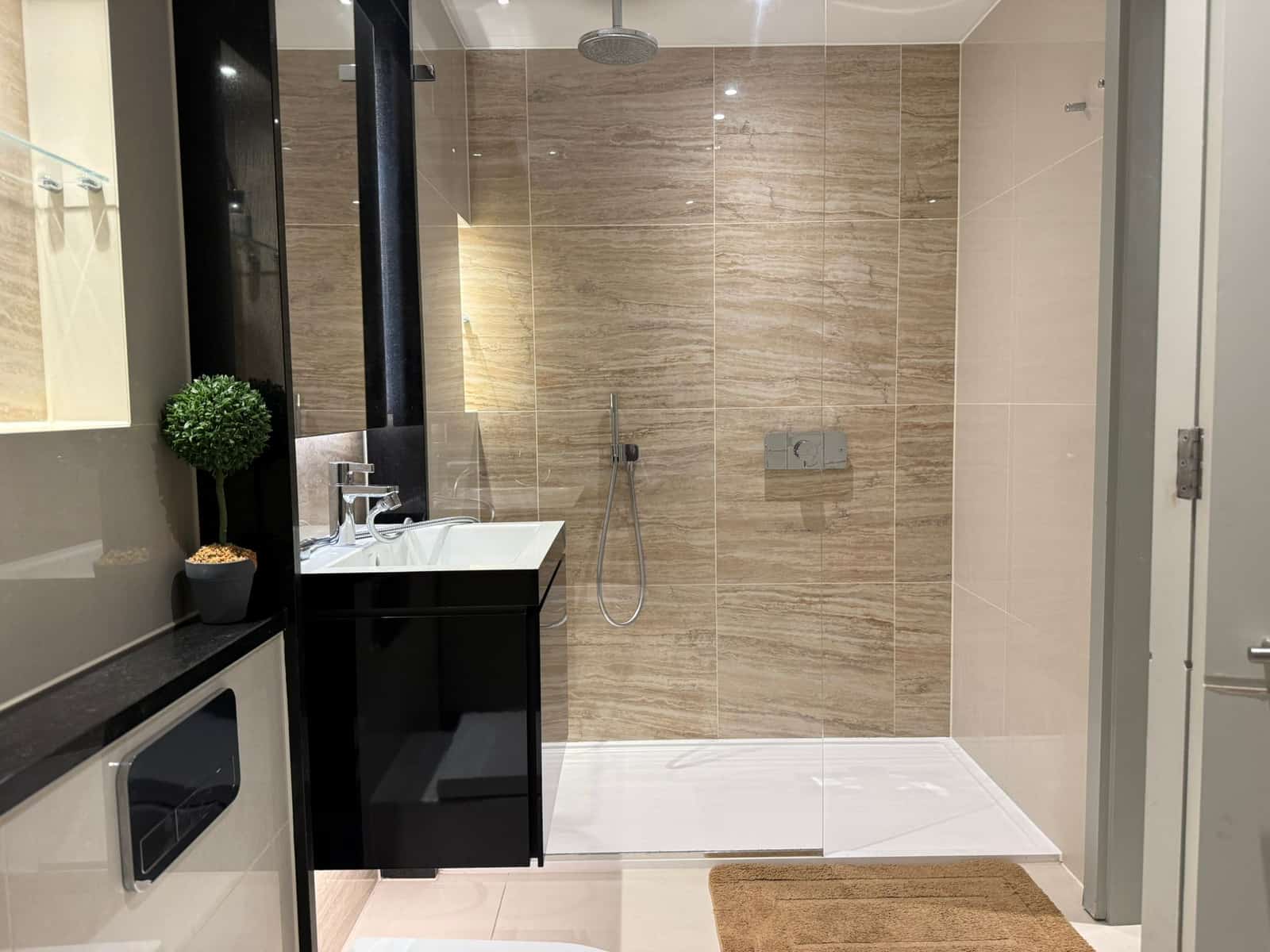 2 Bed, Westmark Tower - Photo 14