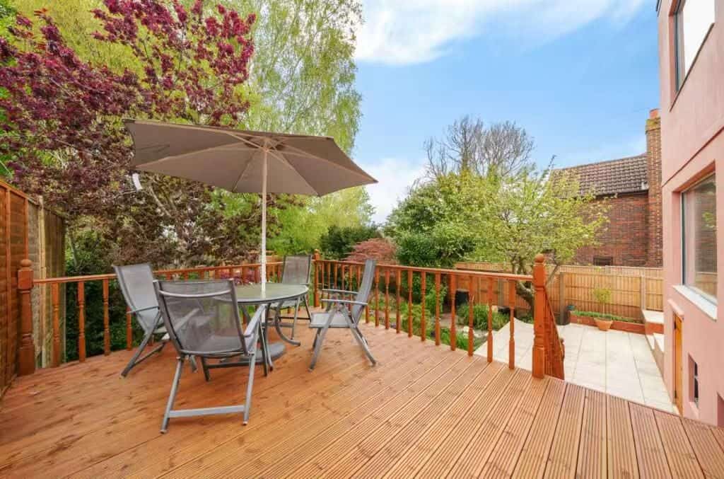 Spacious Five-Bedroom Family Home in Prime Orpington Location - Photo 37