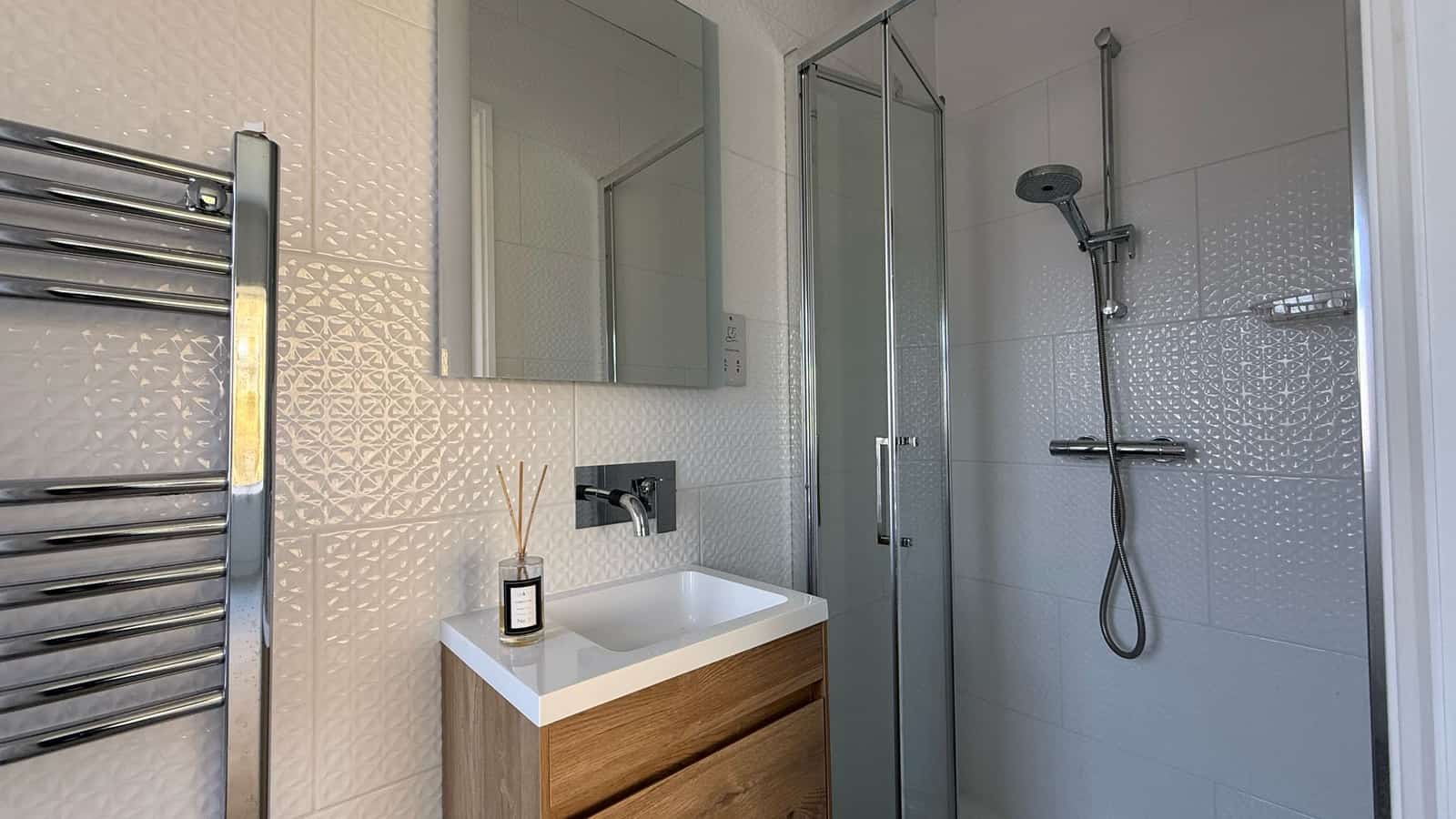 Spacious Five-Bedroom Family Home in Prime Orpington Location - Photo 42