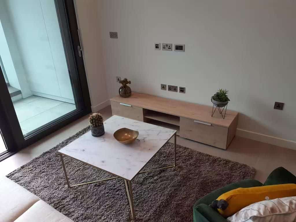 Chic One-Bedroom Flat in Prime Bayswater Location - Photo 2