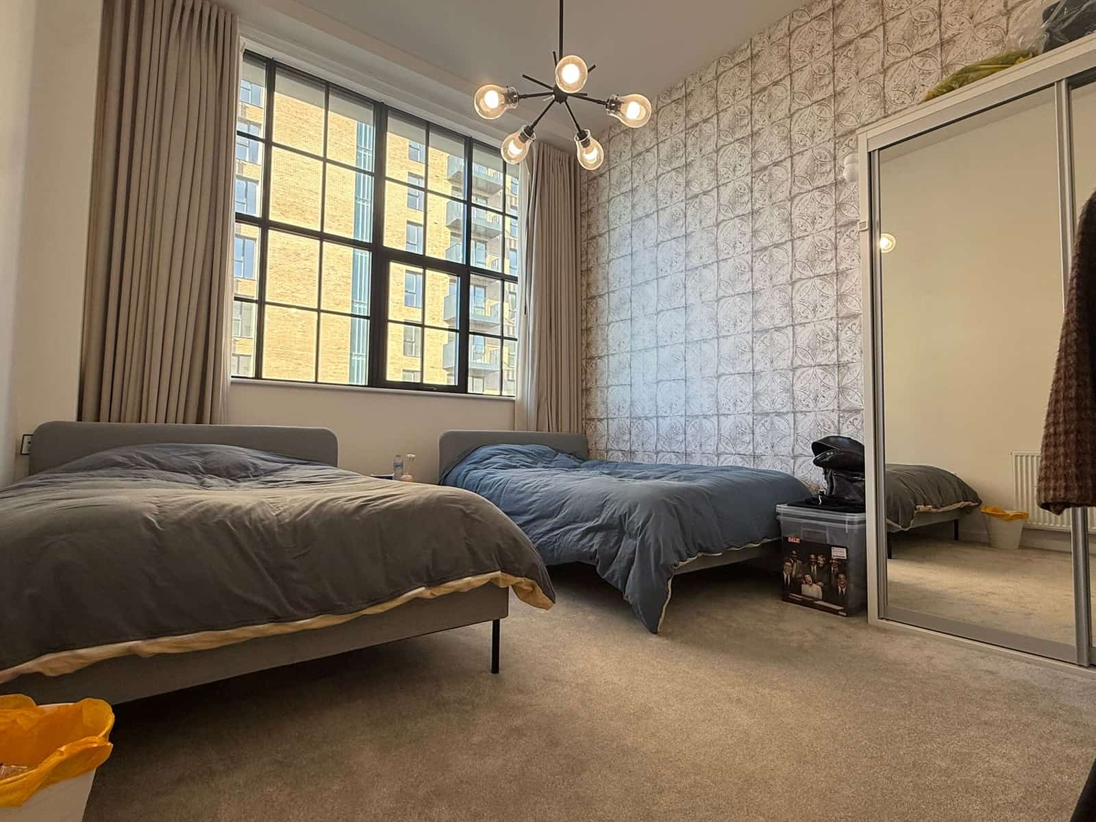 Charming Two-Bedroom Flat in Hayes - Photo 11