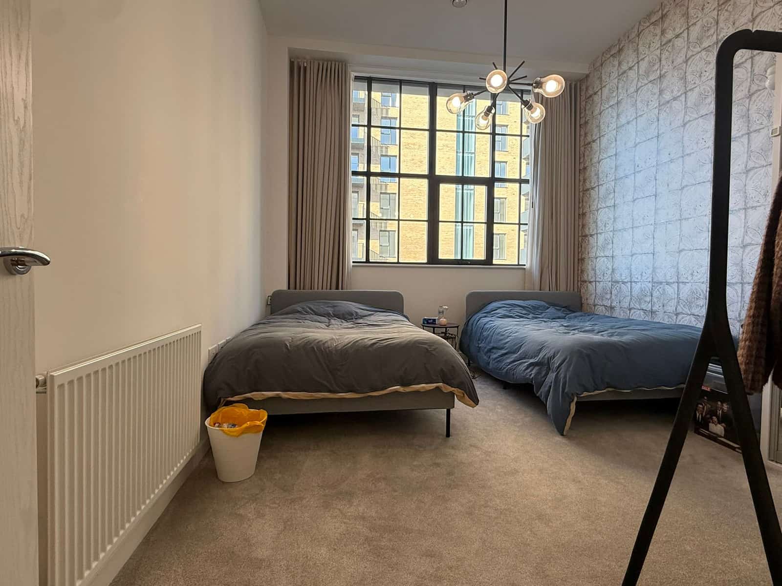 Charming Two-Bedroom Flat in Hayes - Photo 12