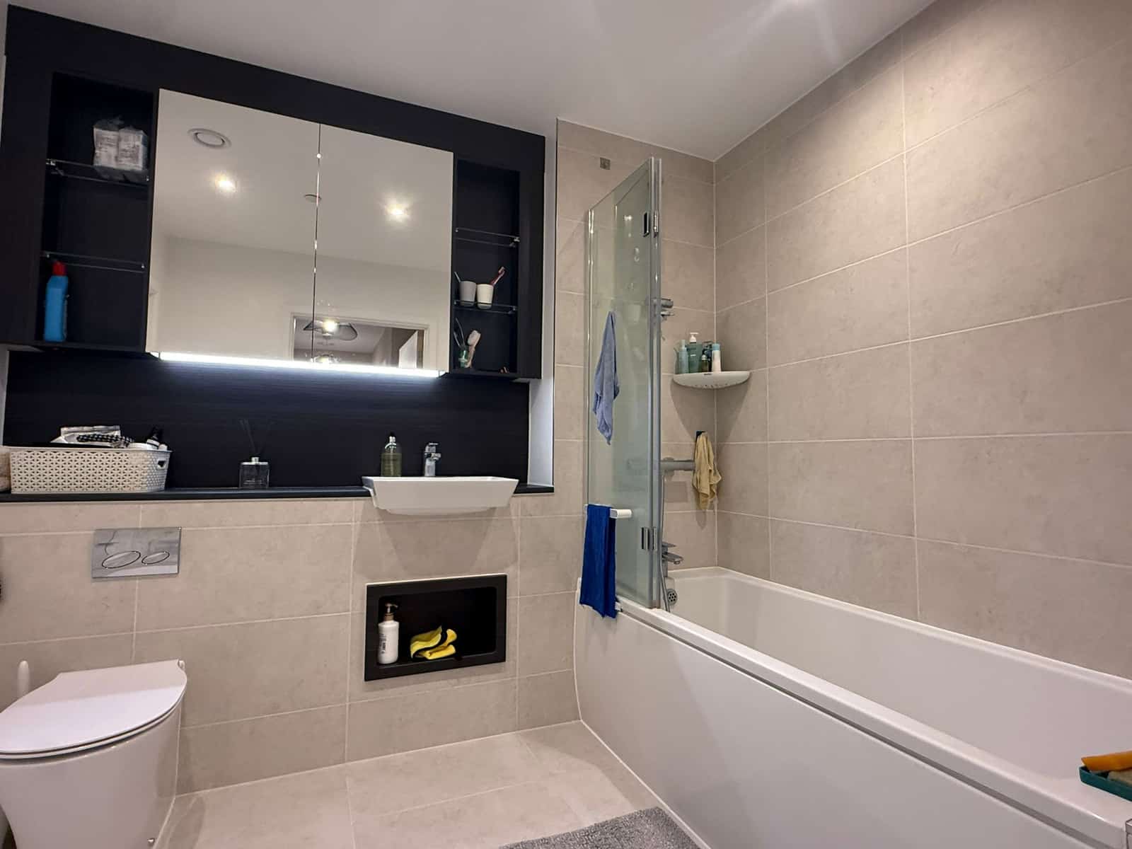 Charming Two-Bedroom Flat in Hayes - Photo 17