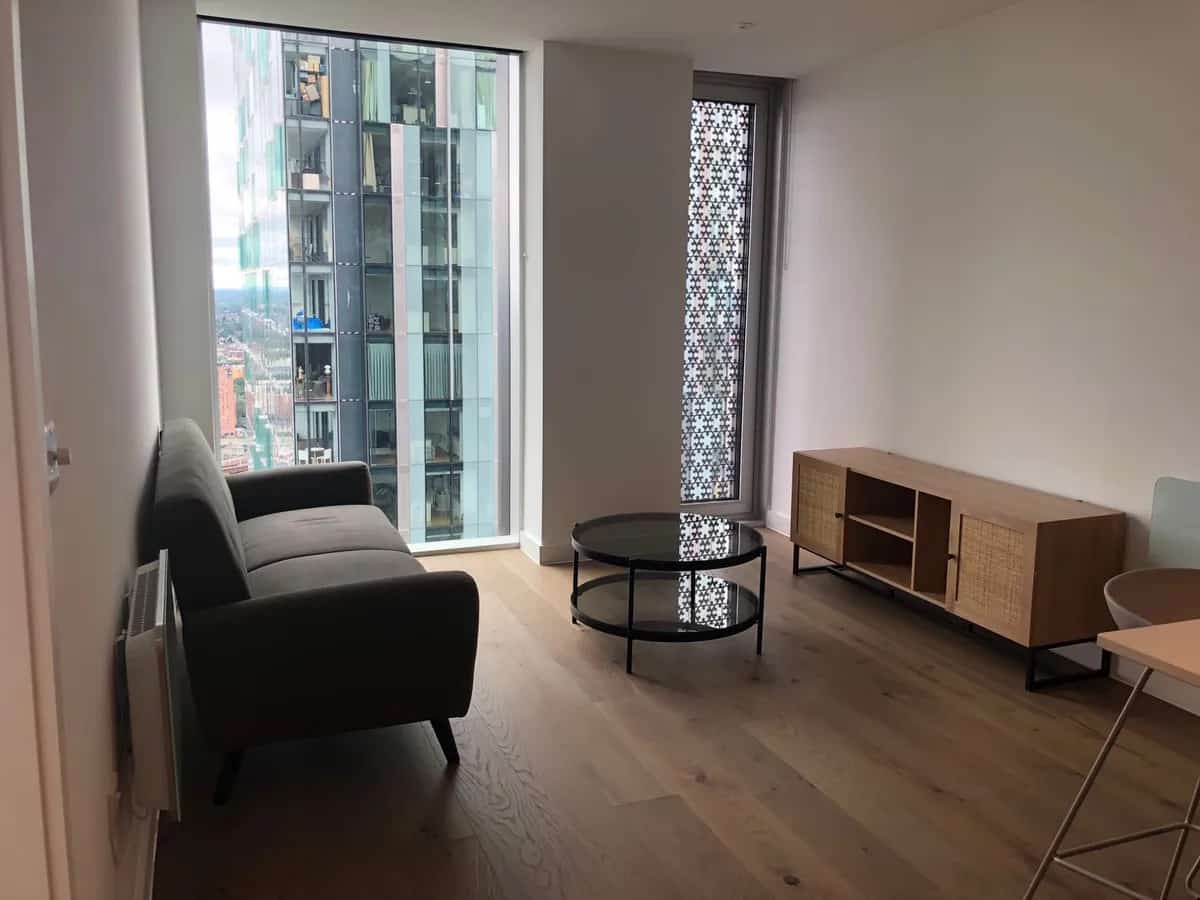 Chic City Centre One-Bedroom Apartment - Photo 1