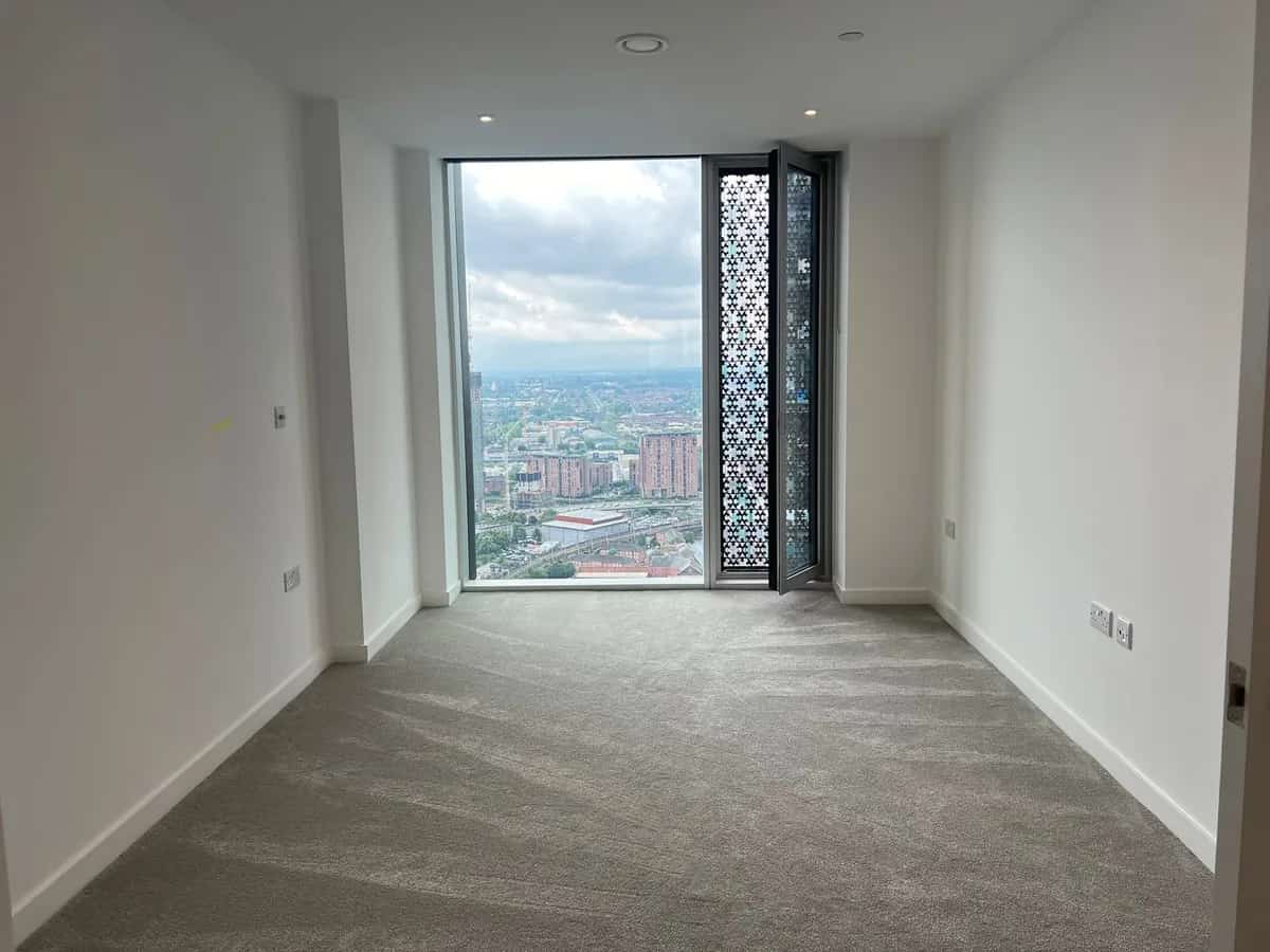 Chic City Centre One-Bedroom Apartment - Photo 5