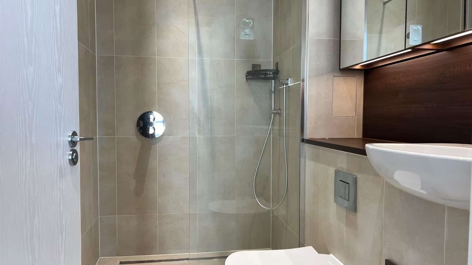 Chic Two-Bedroom Apartment in Prime South London Location - Photo 7