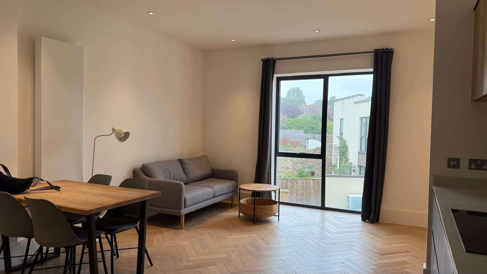 Charming Two Bedroom Flat in Sought-After Clifton - Photo 1