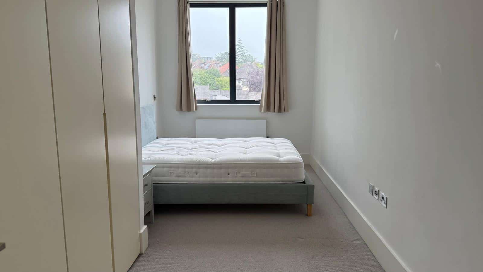 Charming Two Bedroom Flat in Sought-After Clifton - Photo 6