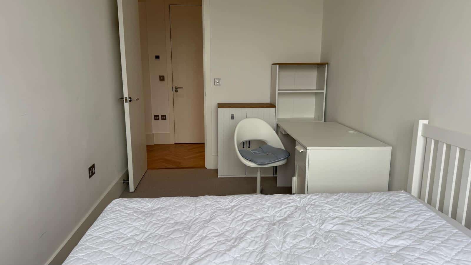 Charming Two Bedroom Flat in Sought-After Clifton - Photo 10