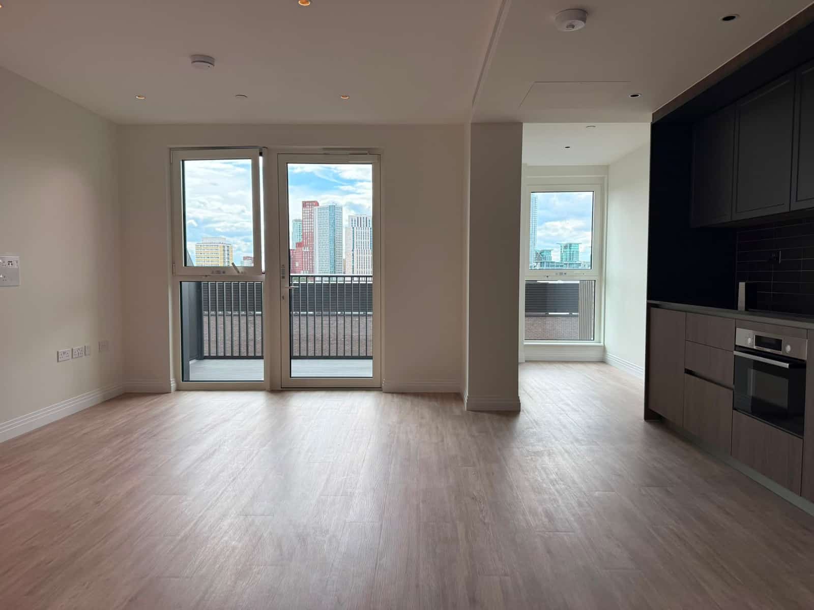 Modern Studio Apartment in Vibrant South Bank Location - Photo 1