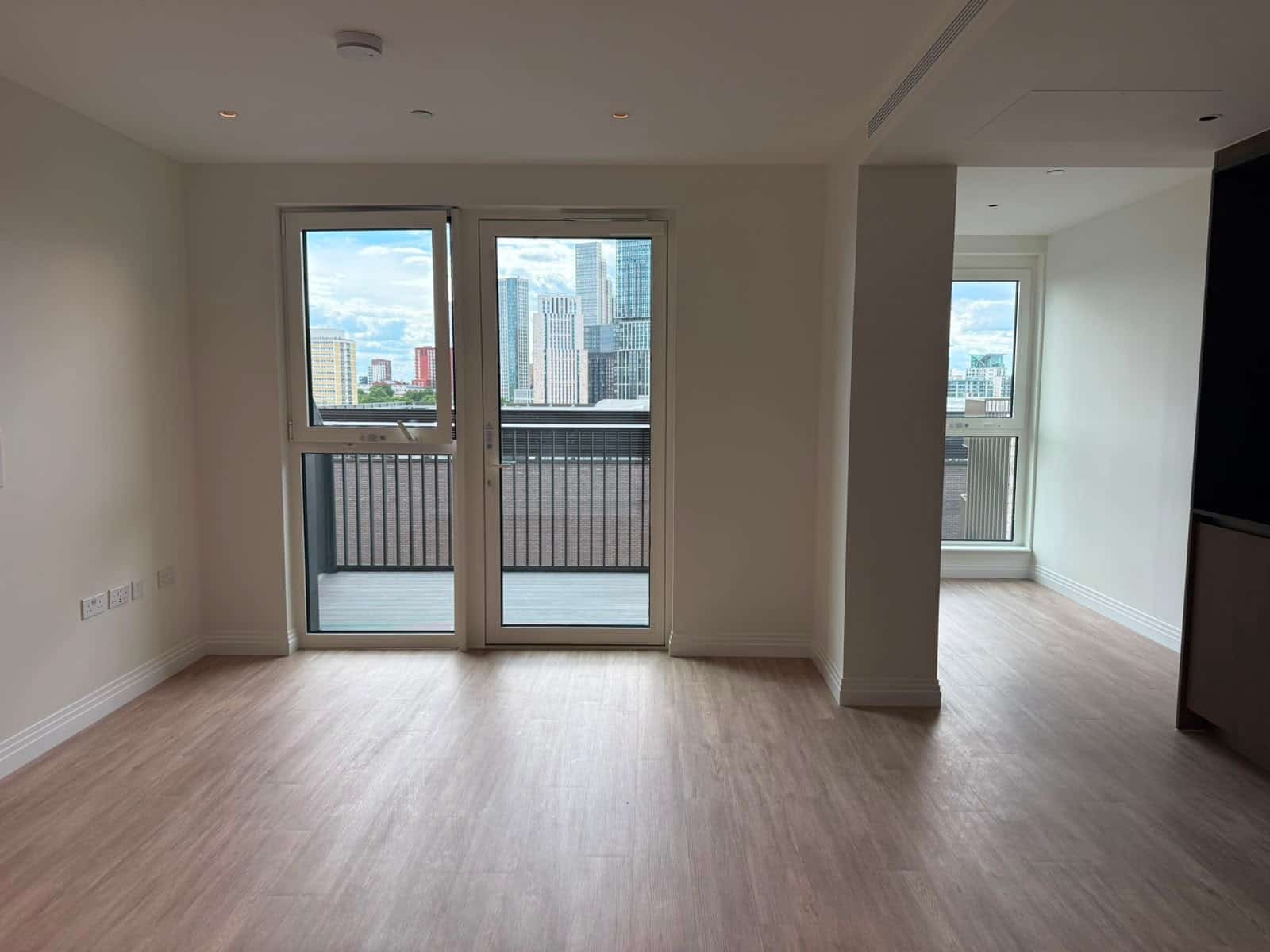 Modern Studio Apartment in Vibrant South Bank Location - Photo 2