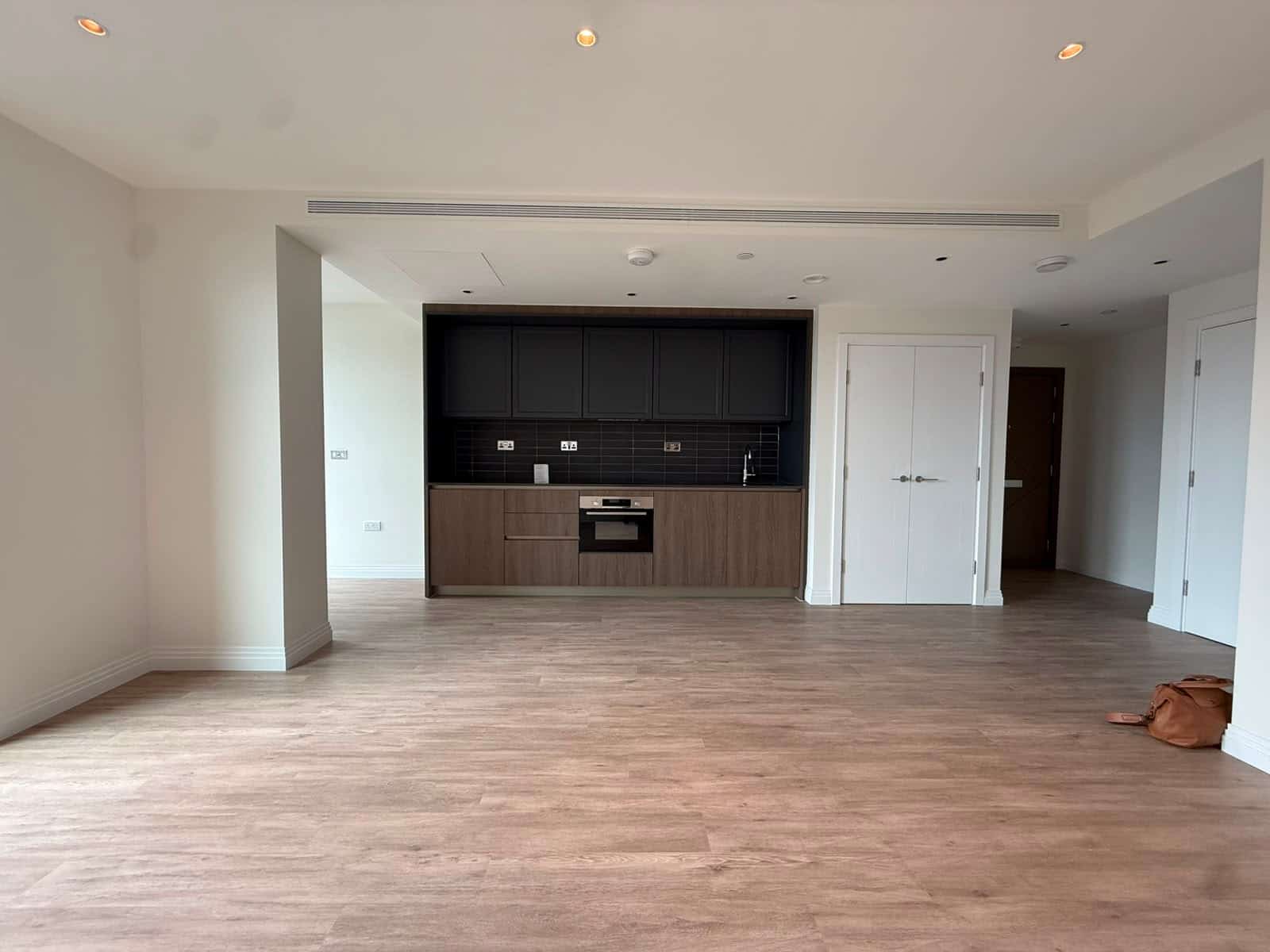Modern Studio Apartment in Vibrant South Bank Location - Photo 3