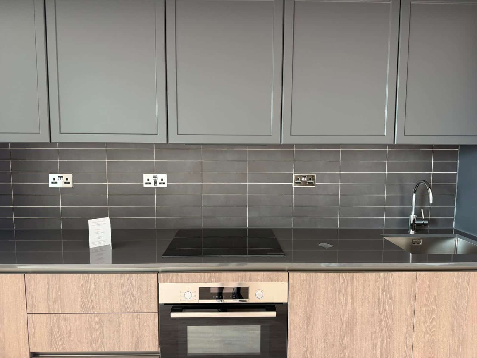 Modern Studio Apartment in Vibrant South Bank Location - Photo 7