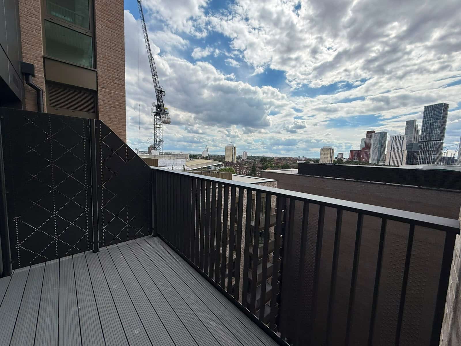 Modern Studio Apartment in Vibrant South Bank Location - Photo 13
