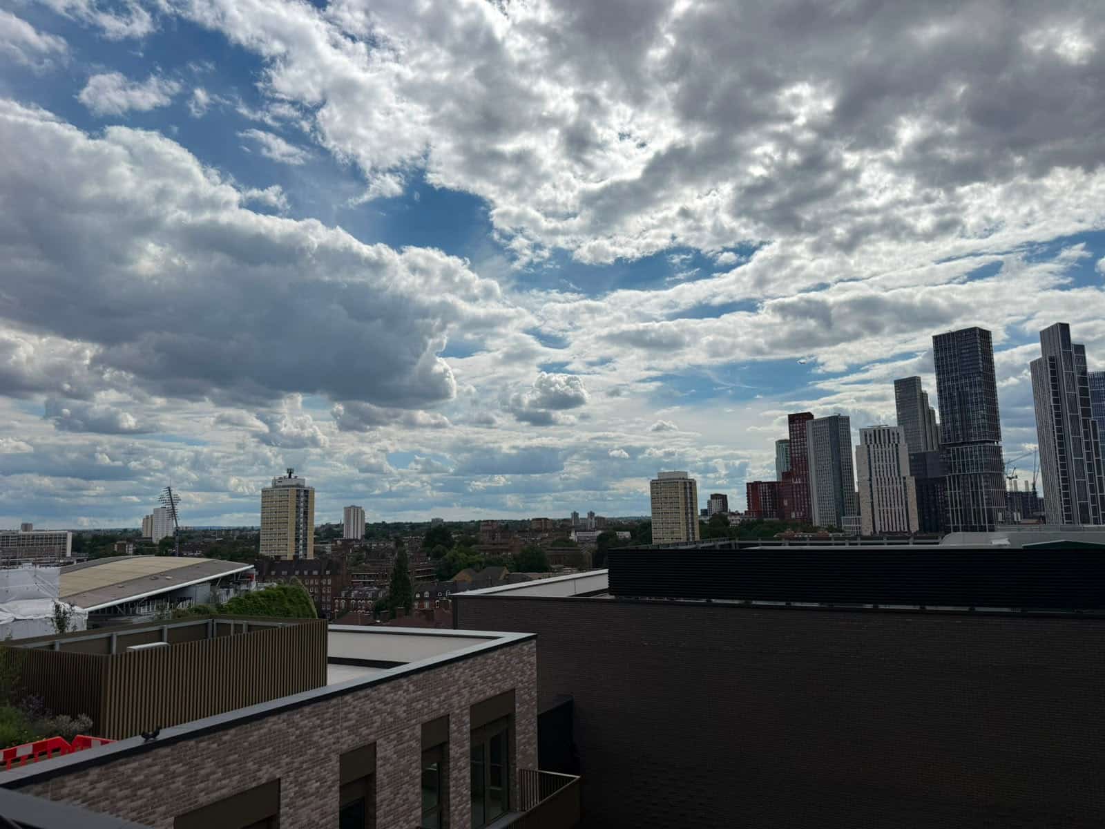 Modern Studio Apartment in Vibrant South Bank Location - Photo 16