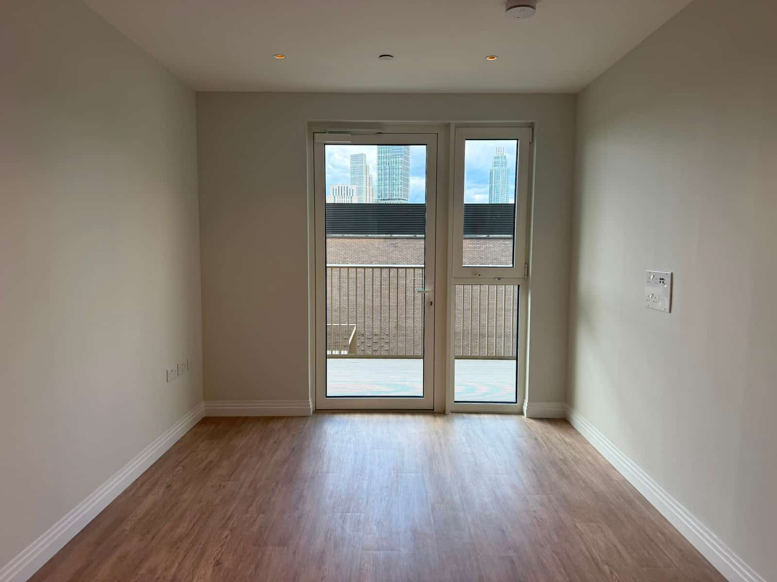 Charming One-Bedroom Flat in Vibrant Kennington - Photo 2
