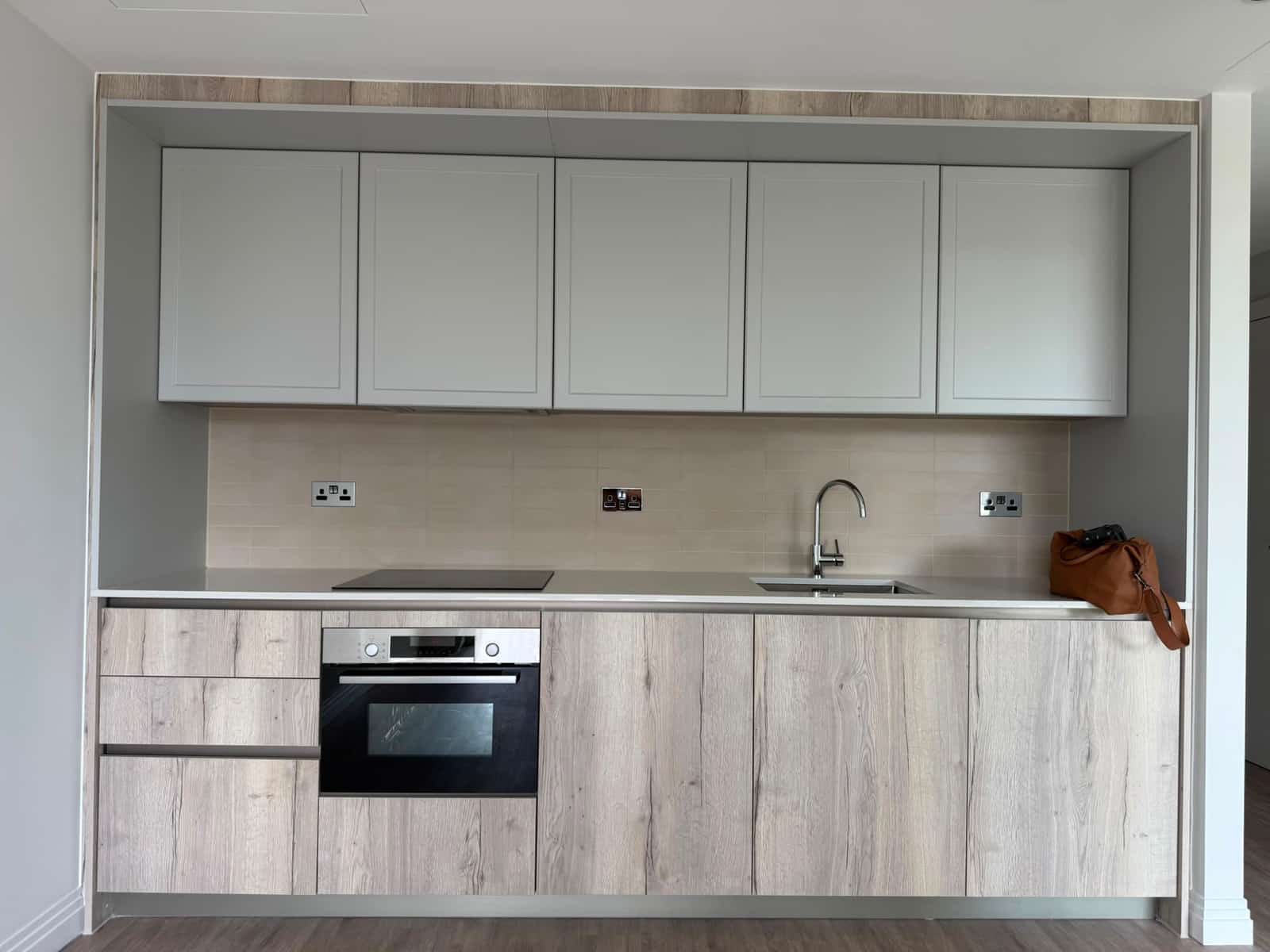 Charming One-Bedroom Flat in Vibrant Kennington - Photo 3