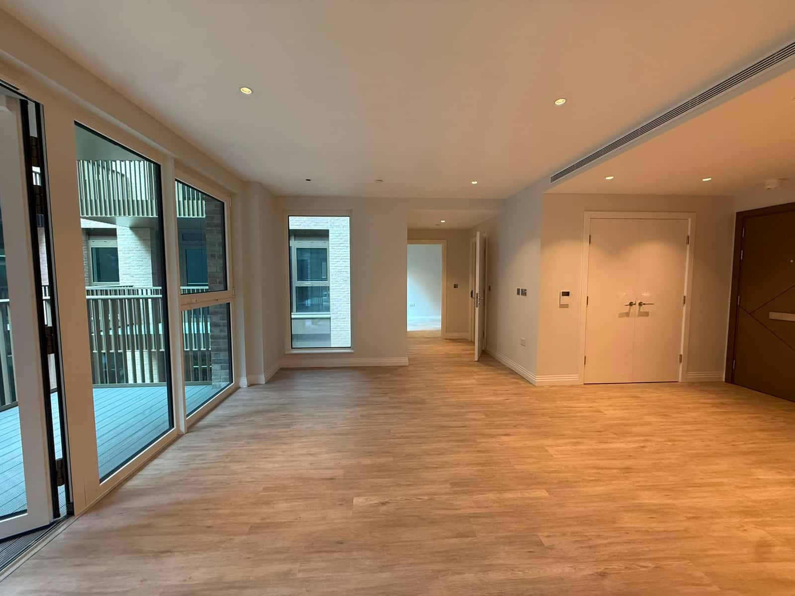 Chic One-Bedroom Apartment in Prime South London Location - Photo 1