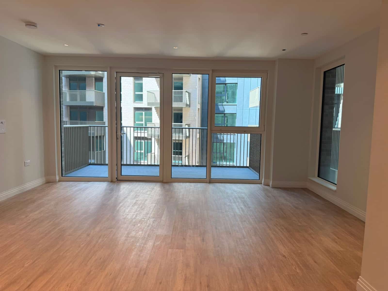 Chic One-Bedroom Apartment in Prime South London Location - Photo 2