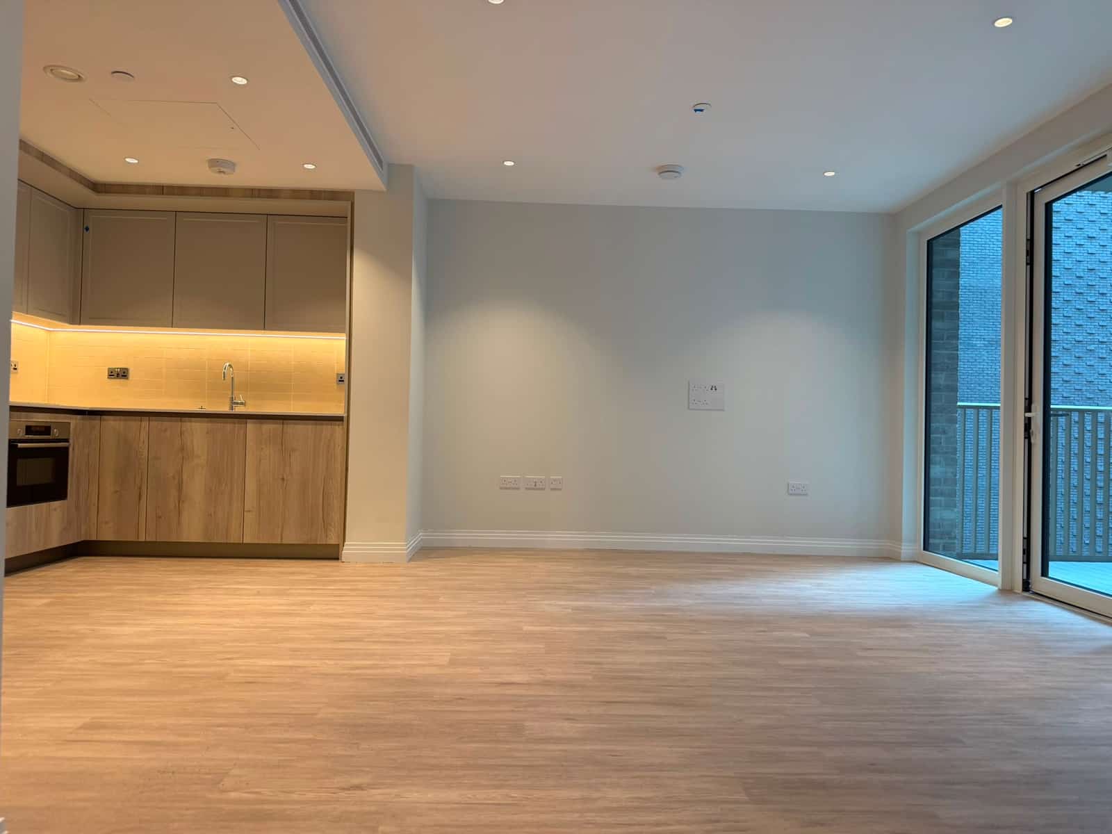 Chic One-Bedroom Apartment in Prime South London Location - Photo 4