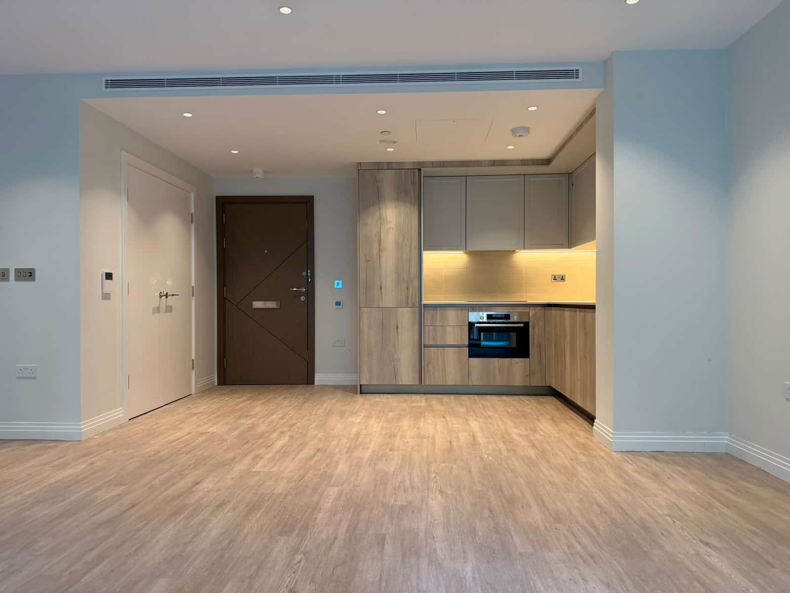 Chic One-Bedroom Apartment in Prime South London Location - Photo 5