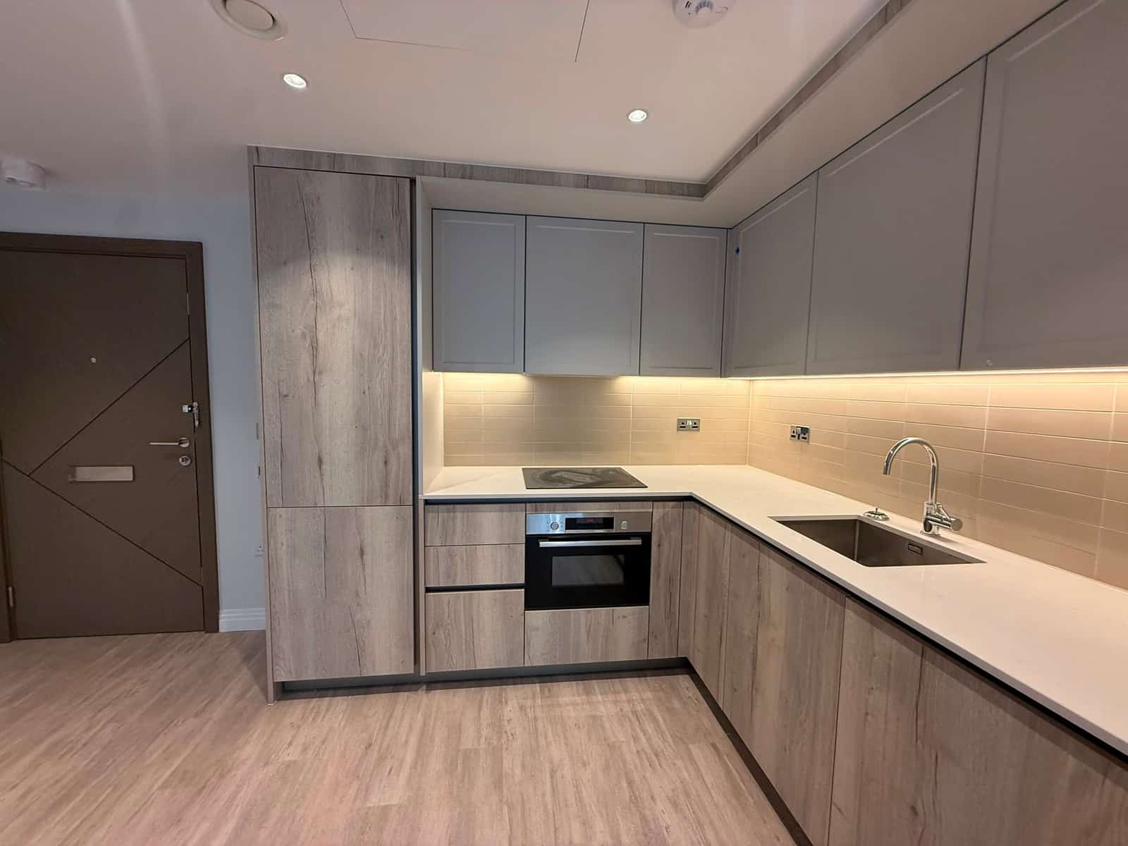 Chic One-Bedroom Apartment in Prime South London Location - Photo 6