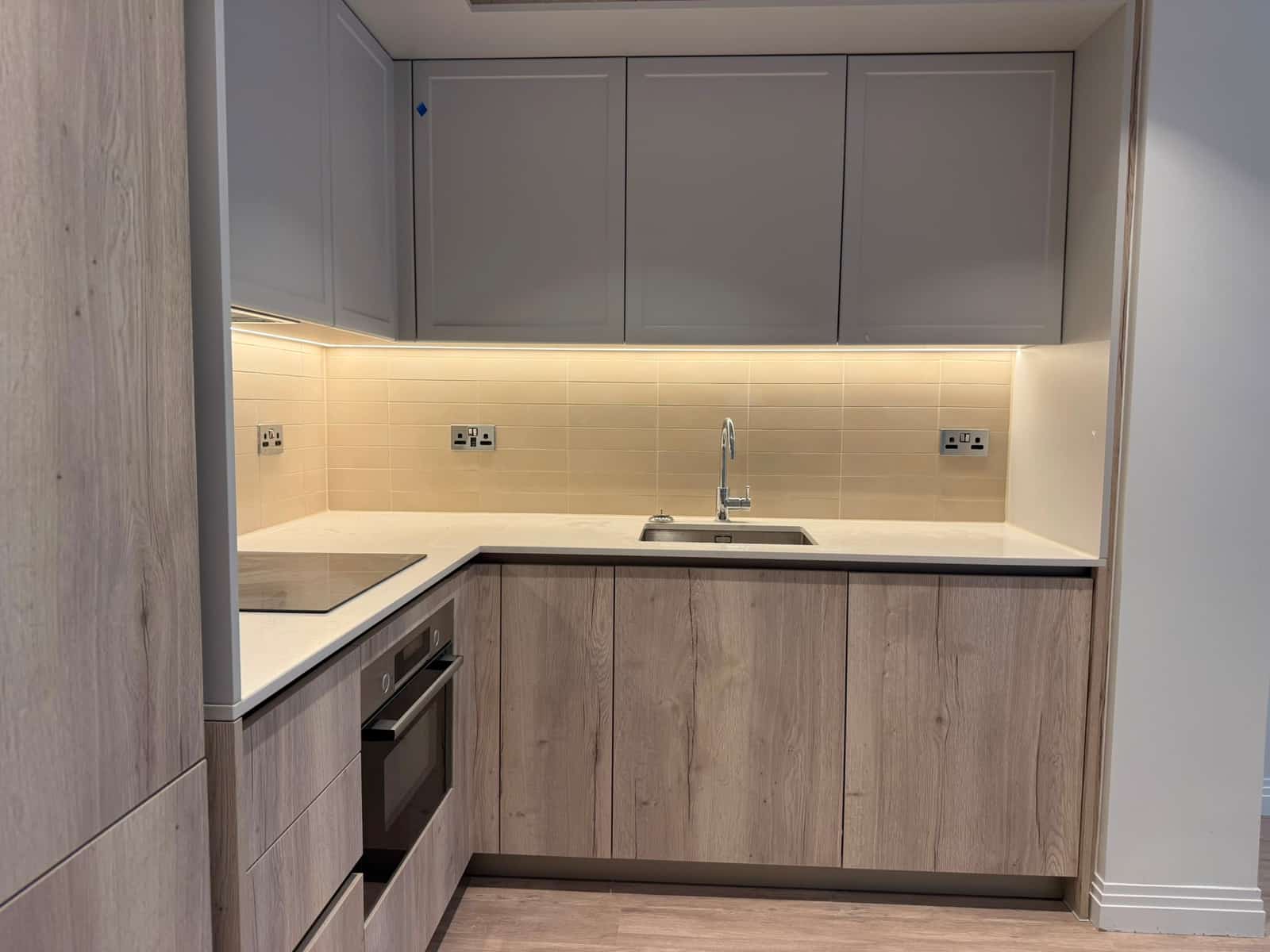 Chic One-Bedroom Apartment in Prime South London Location - Photo 7