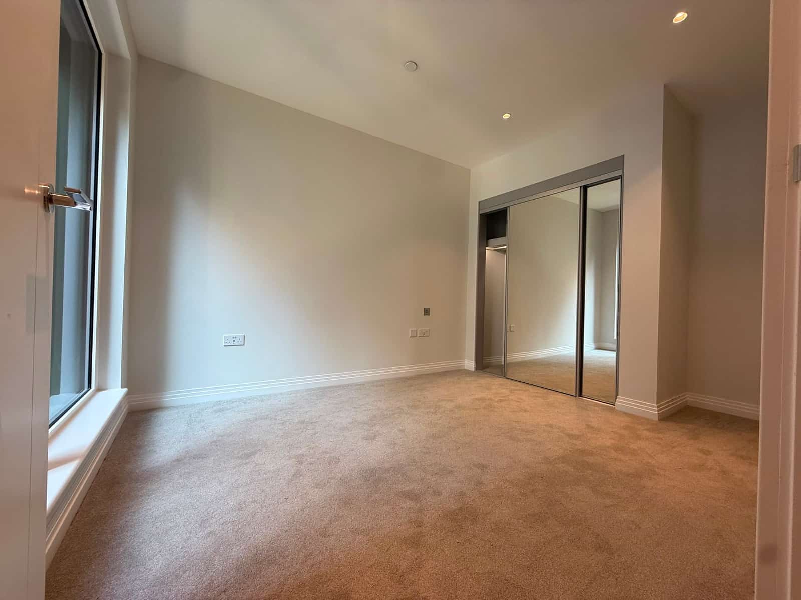 Chic One-Bedroom Apartment in Prime South London Location - Photo 10