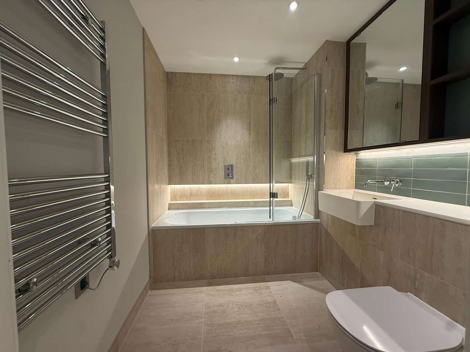 Chic One-Bedroom Apartment in Prime South London Location - Photo 11