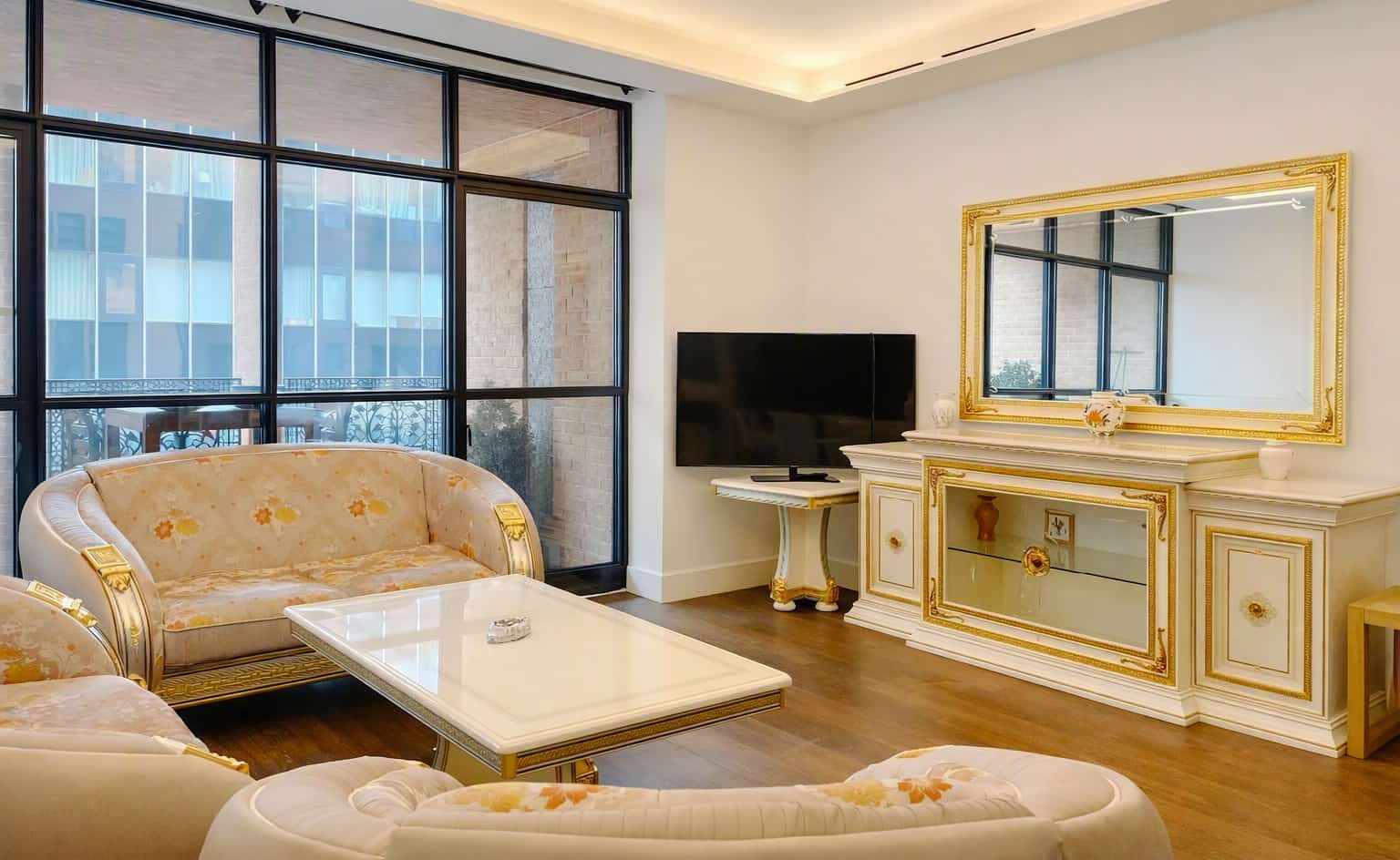 Elegant 3-Bedroom Flat in Prime Westminster Location - Photo 2
