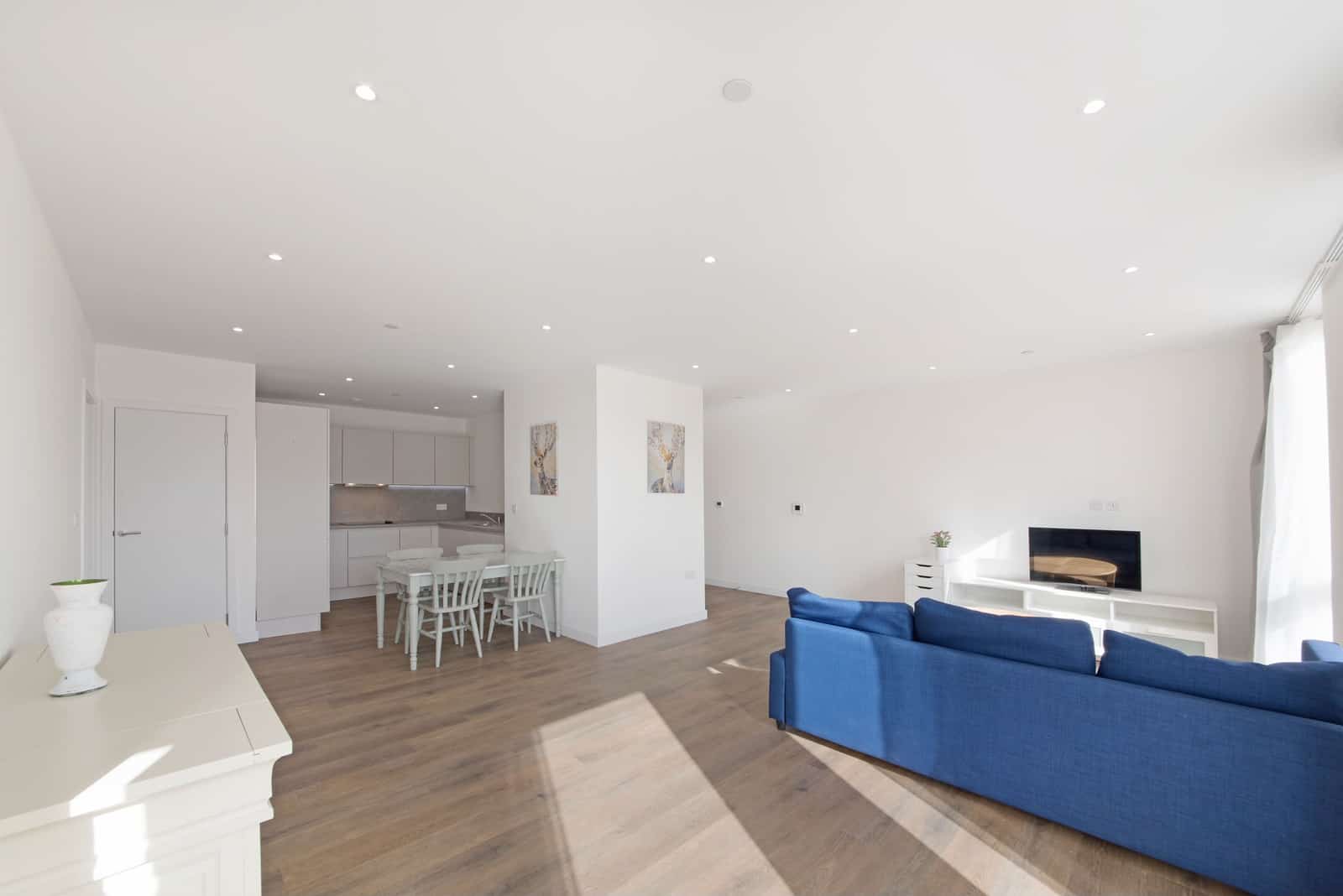 Spacious Modern Two-Bedroom Apartment in Prime Harrow Location - Photo 2