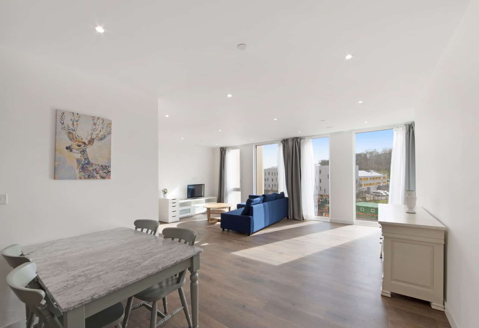 Spacious Modern Two-Bedroom Apartment in Prime Harrow Location - Photo 3