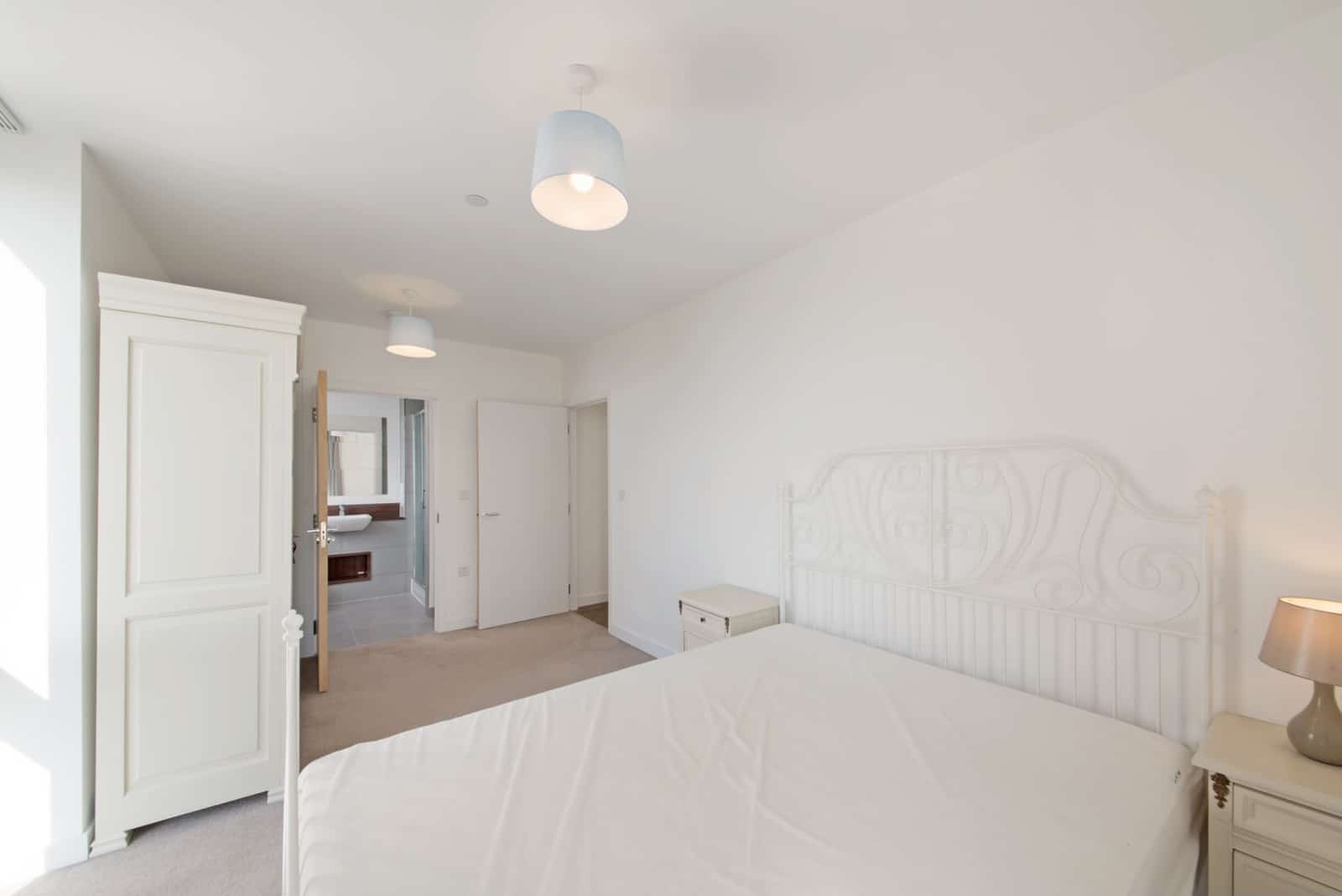Spacious Modern Two-Bedroom Apartment in Prime Harrow Location - Photo 6