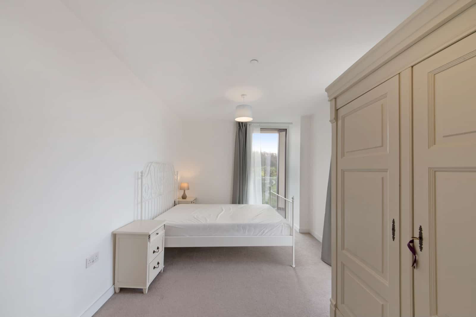 Spacious Modern Two-Bedroom Apartment in Prime Harrow Location - Photo 7