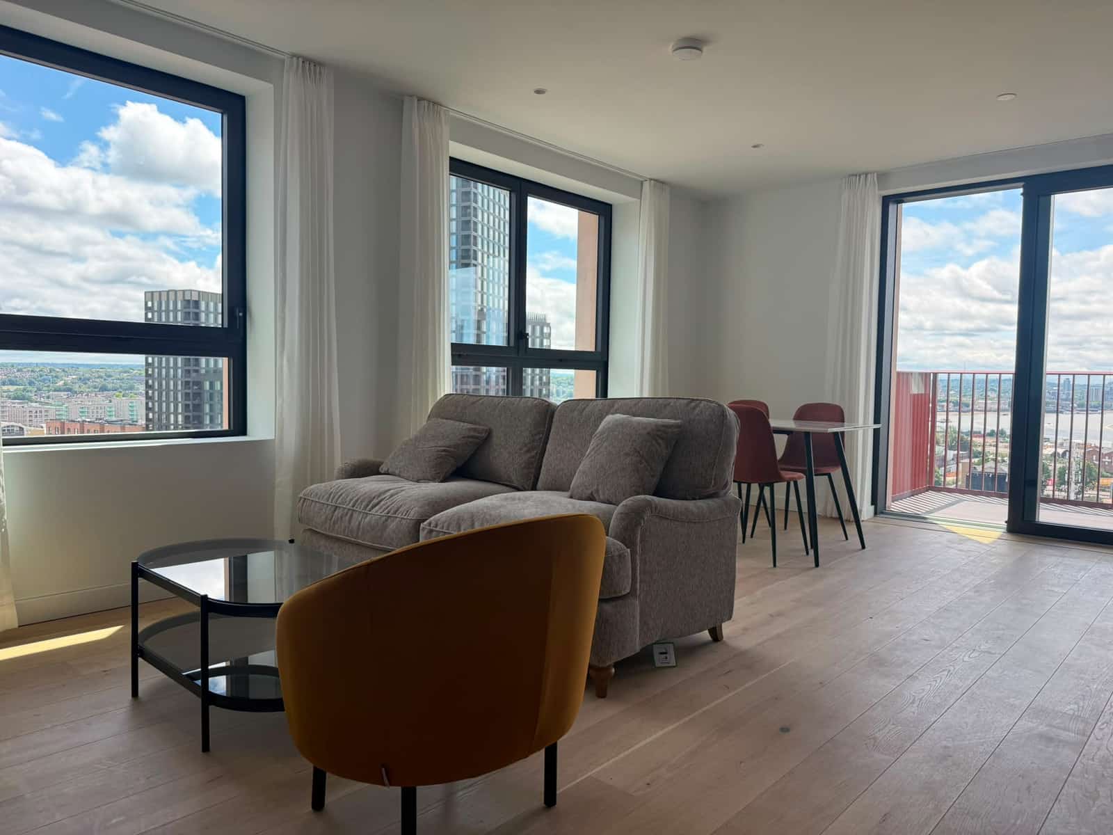 Chic Two-Bedroom Apartment in Prime Greenwich Peninsula Location - Photo 1