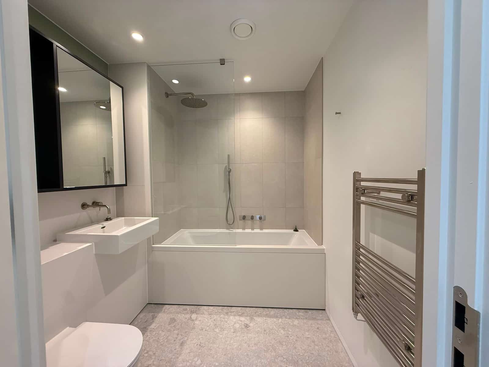 Chic Two-Bedroom Apartment in Prime Greenwich Peninsula Location - Photo 9