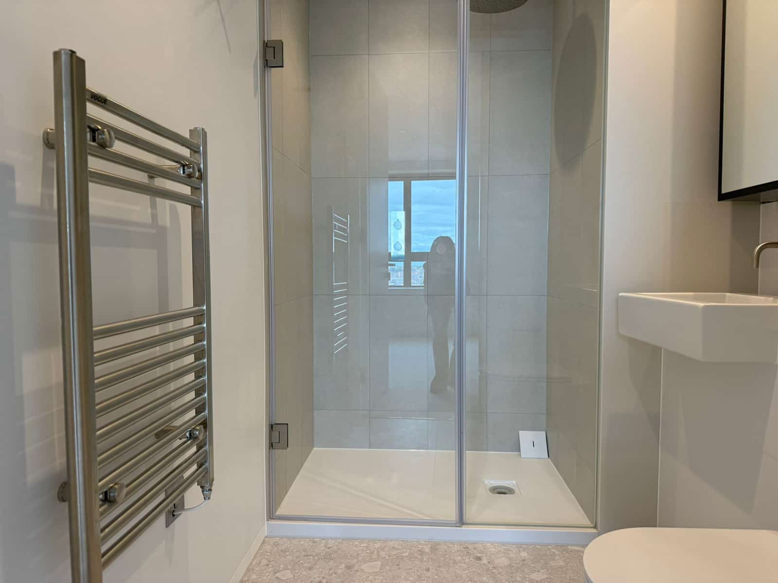 Chic Two-Bedroom Apartment in Prime Greenwich Peninsula Location - Photo 10