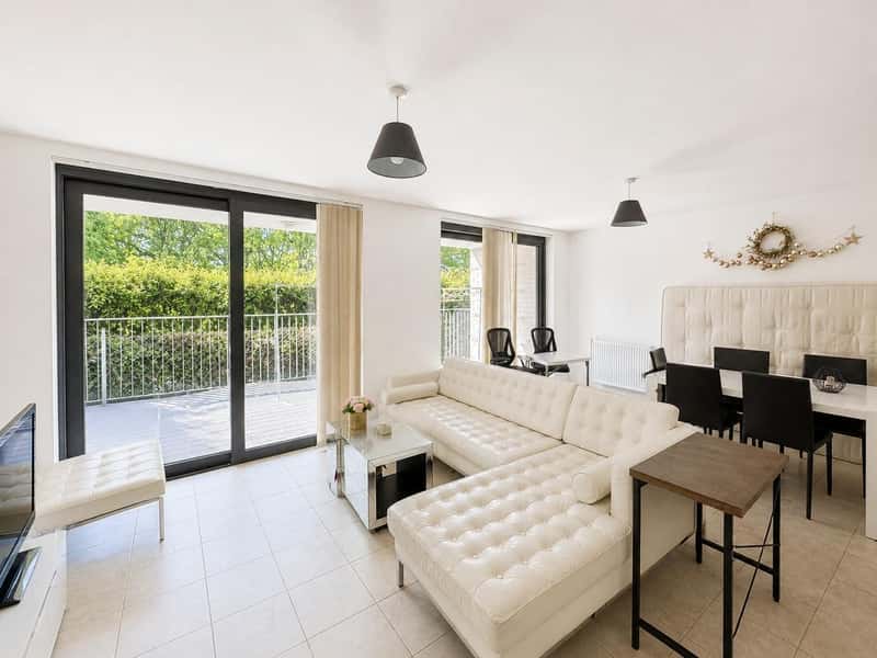 Spacious 3 Bedroom Flat in Vibrant East London - Photo 1