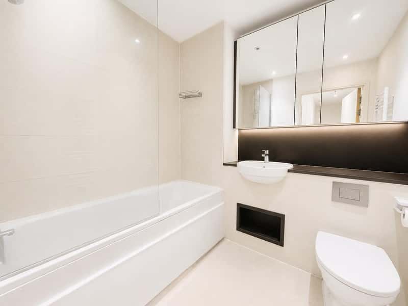 Spacious 3 Bedroom Flat in Vibrant East London - Photo 10